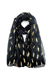 Scarf with feather pattern